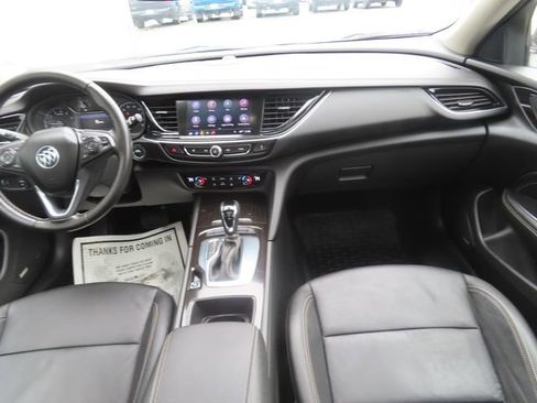 Used 2019 Buick Regal Essence w/ Driver Confidence Package I image 28