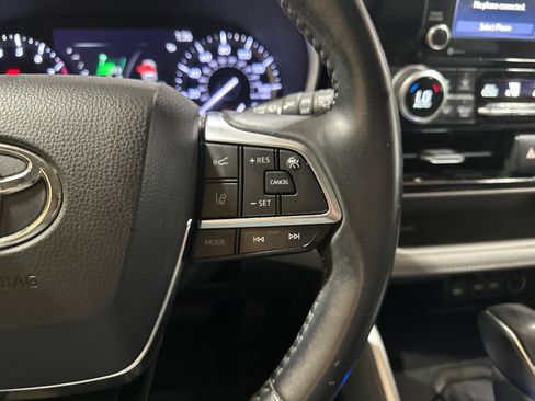 Used 2020 Toyota Highlander XLE FWD image 20
