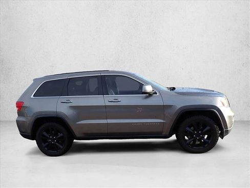 Used 2013 Jeep Grand Cherokee Altitude AWD/4WD image 2