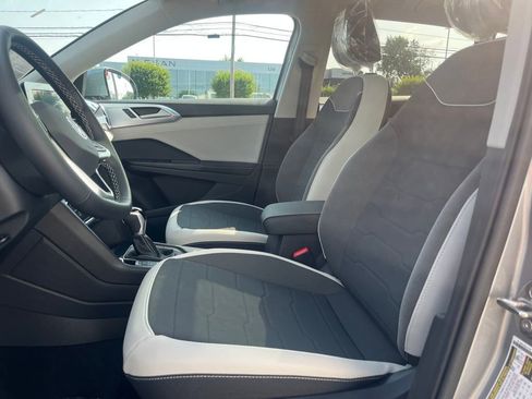 New 2025 Volkswagen Taos SE image 6