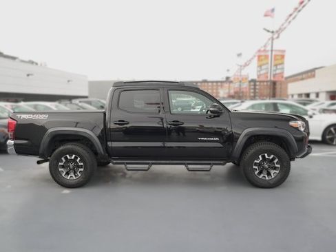 Certified 2016 Toyota Tacoma TRD Off-Road image 7
