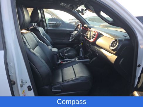 Used 2018 Toyota Tacoma SR5 AWD/4WD image 9