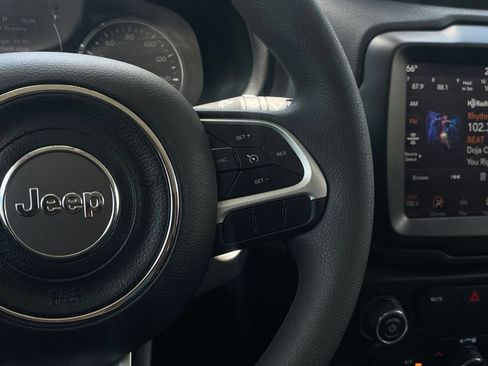 Used 2023 Jeep Renegade Latitude AWD/4WD image 14
