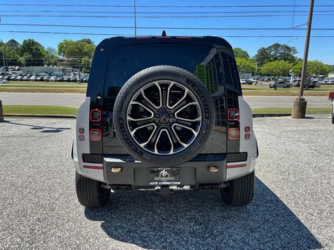 Used 2026 Land Rover Defender 110 image 9