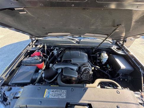 Used 2010 Chevrolet Suburban LT AWD/4WD image 16