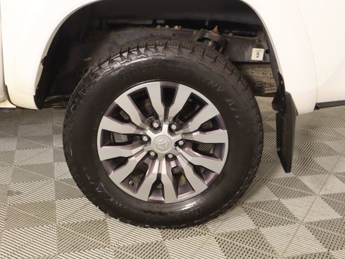 Used 2021 Toyota Tacoma Limited image 21