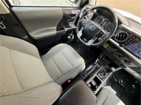Used 2020 Toyota Tacoma SR5 RWD image 11
