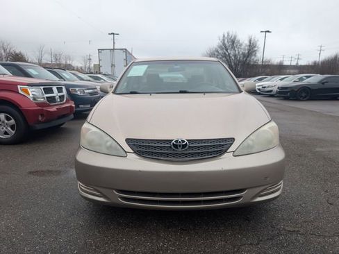 Used 2002 Toyota Camry image 2