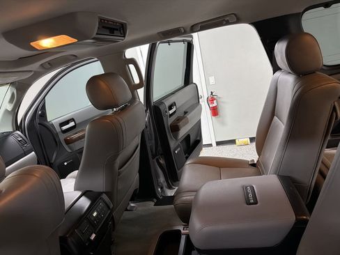 Used 2010 Toyota Sequoia Platinum image 30