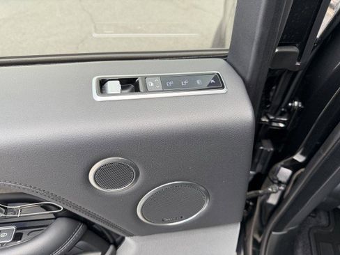 Used 2020 Land Rover Range Rover HSE image 11