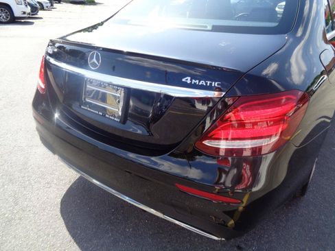 Used 2018 Mercedes-Benz E 400 4MATIC Sedan w/ Premium 1 Package image 19