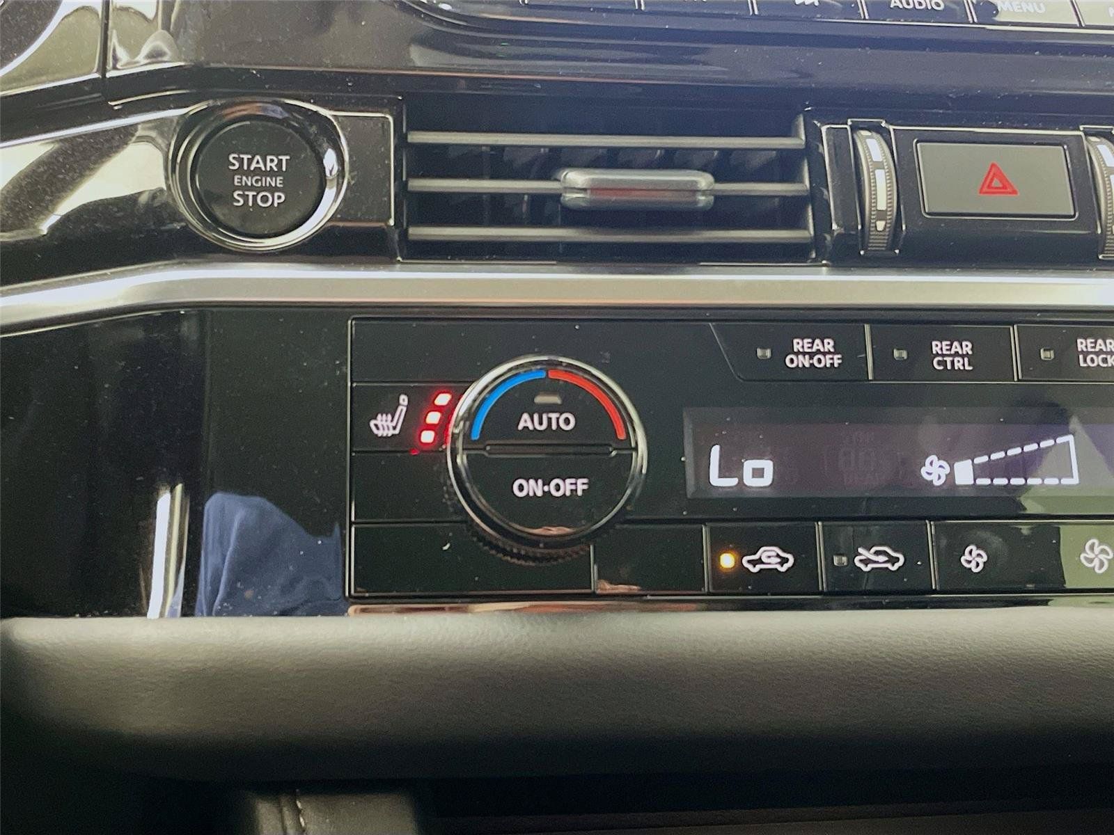 Used 2025 Nissan Pathfinder SL AWD/4WD image 23