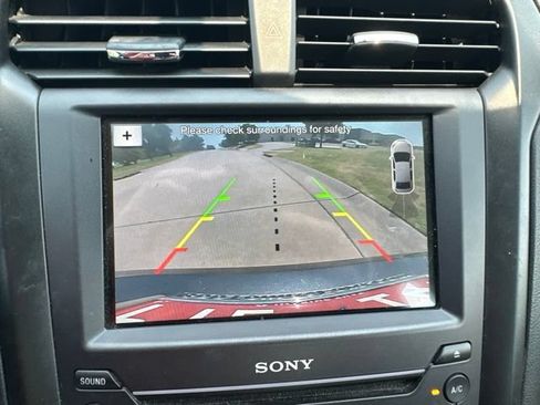 Used 2017 Ford Fusion Titanium FWD image 18