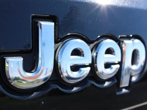 Used 2019 Jeep Grand Cherokee Summit AWD/4WD image 9