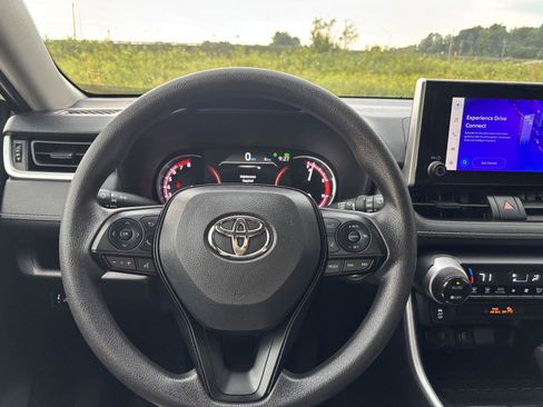 Used 2025 Toyota RAV4 XLE AWD/4WD image 26