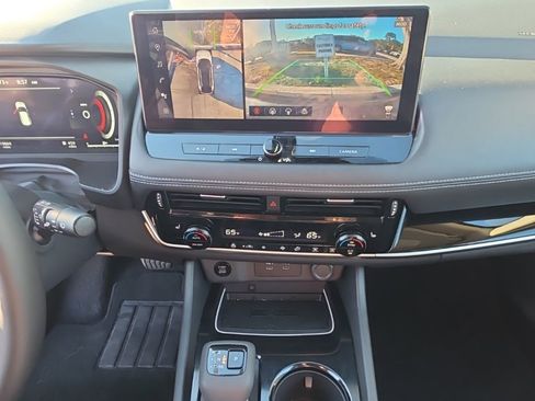 Used 2026 Nissan Rogue SL image 2