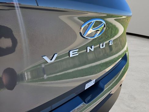 New 2025 Hyundai Venue SEL FWD image 9