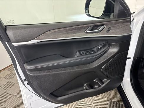 Certified 2023 Jeep Grand Cherokee L Limited w/ Trailer Tow Group (B) image 14