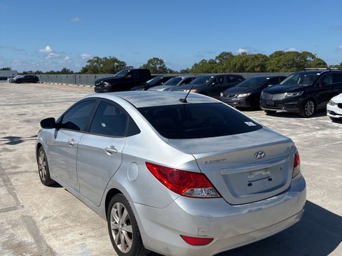 Used 2013 Hyundai Accent GLS w/ Premium Pkg FWD image 9