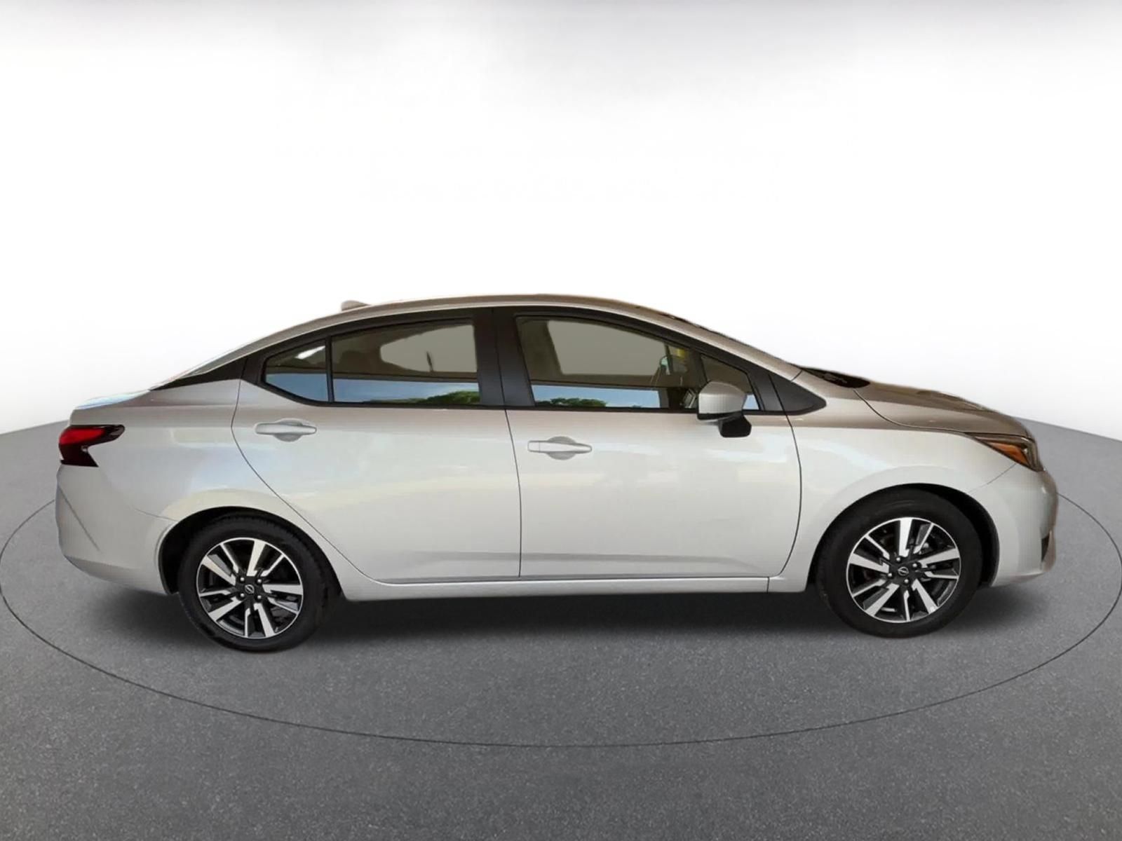 Used 2025 Nissan Versa SV FWD image 15