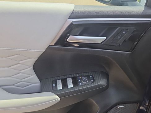 Used 2025 Mitsubishi Outlander AWD image 18