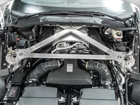 Used 2020 Aston Martin V8 Vantage Coupe RWD image 12
