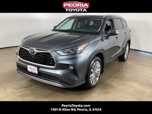 Used 2024 Toyota Highlander Platinum AWD/4WD image 1