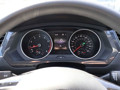 Used 2020 Volkswagen Tiguan S image 33