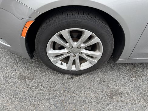 Used 2015 Chrysler 200 Limited image 33