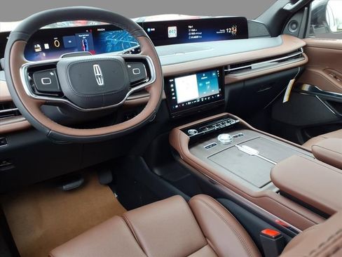 New 2025 Lincoln Navigator Reserve AWD/4WD image 6