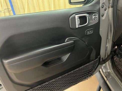 Used 2021 Jeep Gladiator Sport image 36