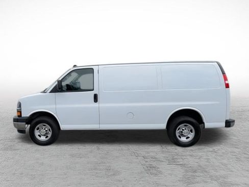 Used 2024 Chevrolet Express 2500 w/ Driver Convenience Package RWD image 5