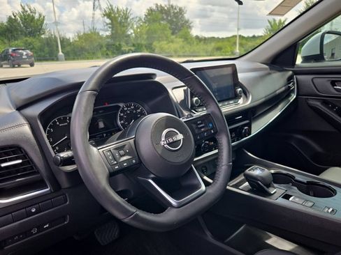 Used 2024 Nissan Rogue SV w/ SV Premium Package FWD image 10