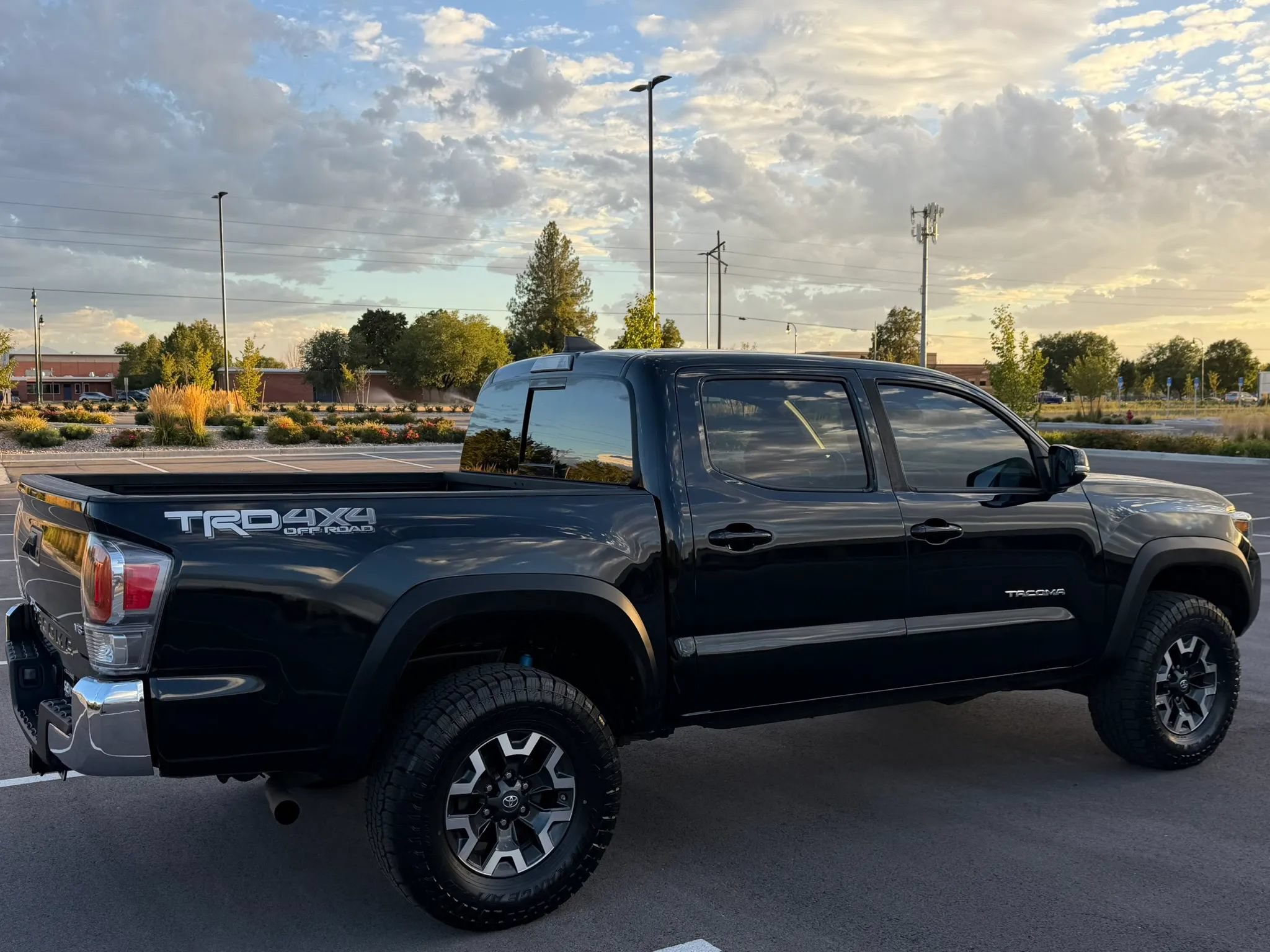 Used 2021 Toyota Tacoma TRD Off-Road AWD/4WD image 8