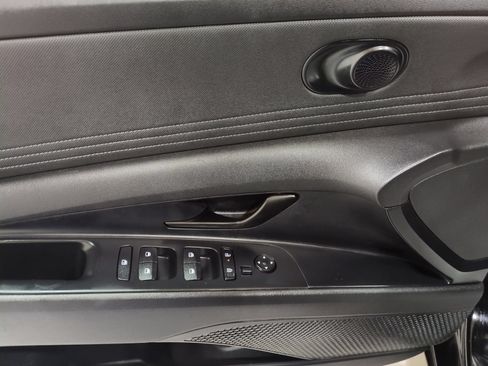 Certified 2025 Hyundai Elantra Sport FWD image 16