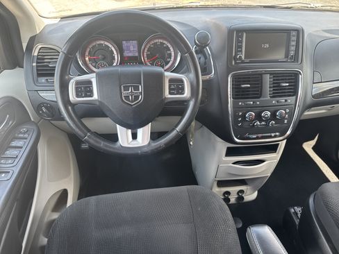 Used 2018 Dodge Grand Caravan SE w/ Rear Park Assist Package FWD image 7