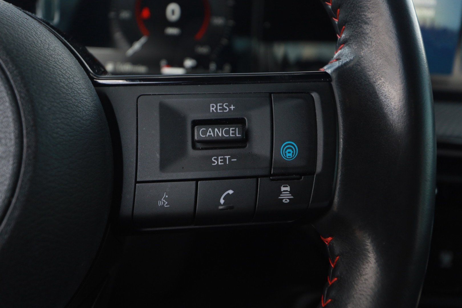 Used 2025 Nissan Kicks SR w/ Interior Electronics Package FWD image 12