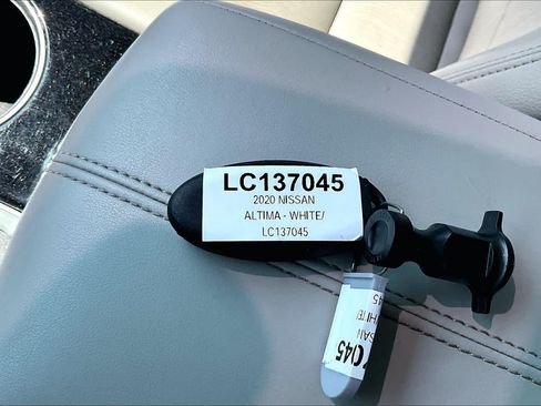 Used 2020 Nissan Altima 2.0 Platinum FWD image 14