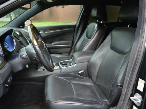 Used 2013 Chrysler 300 C RWD image 10