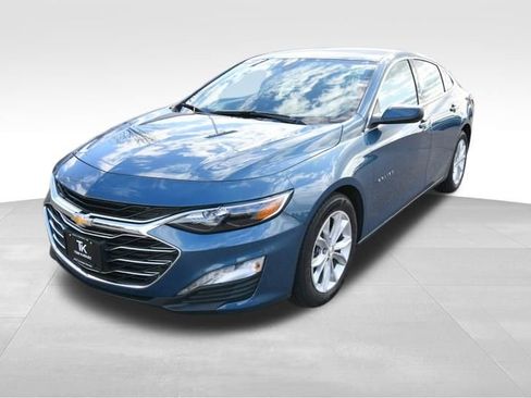 Used 2025 Chevrolet Malibu LT FWD image 2