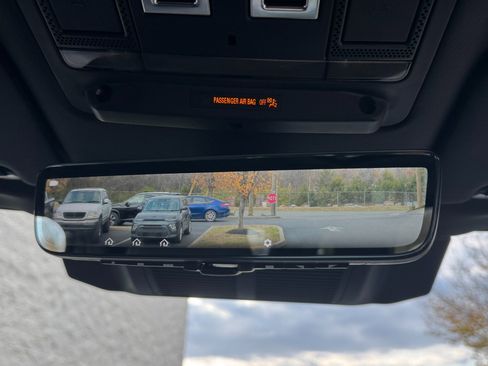 Used 2023 Land Rover Defender 110 image 33