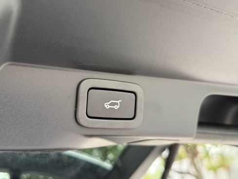 Used 2022 Land Rover Range Rover Sport HSE Silver Edition image 38