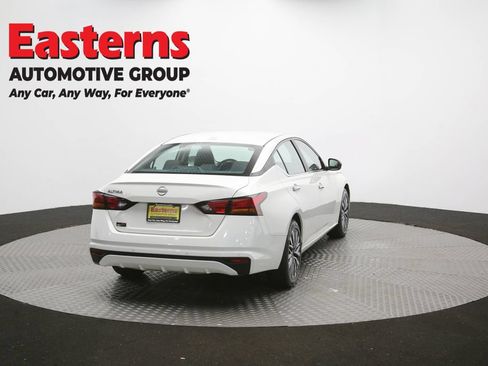 Used 2025 Nissan Altima 2.5 SV FWD image 38