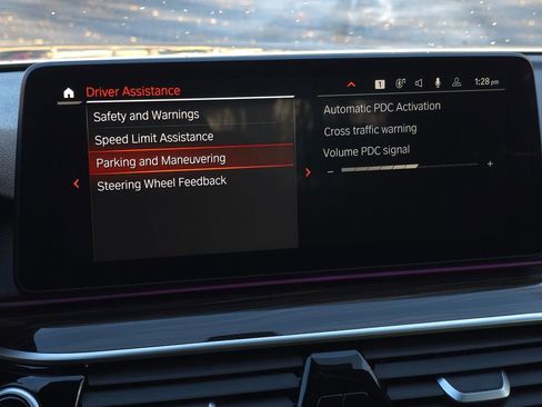 Used 2023 BMW 530e xDrive w/ Premium Package image 40