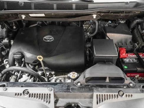 Certified 2019 Toyota Sienna XLE image 28