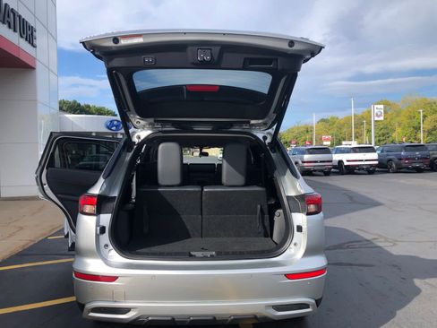 Used 2024 Mitsubishi Outlander SE image 30