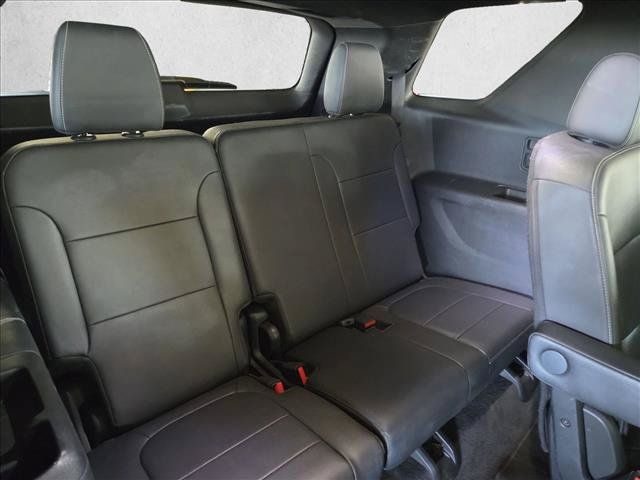 Used 2023 Chevrolet Traverse LT w/ LT Premium Package AWD/4WD image 18