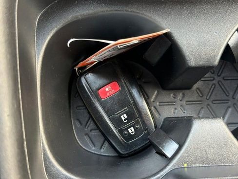Used 2021 Toyota RAV4 XLE FWD image 30