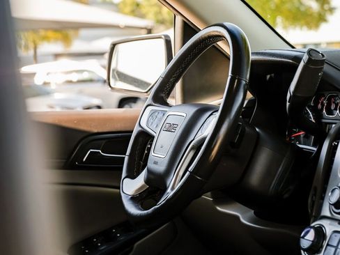 Used 2019 GMC Yukon SLT image 10