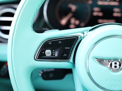 Used 2021 Bentley Bentayga image 32